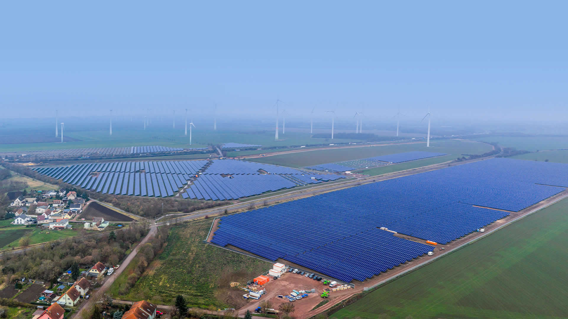 case-germany-merbitz-left AIKO ABC 技术赋能德国 Merbitz 72 MW 集中式光伏项目